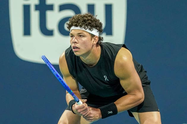 March 21, 2026, Miami Gardens, Florida, USA: Ben Shelton (USA) waits for a serve from Alexander Shevchenko (not pictured) during the men s singles match at the 2026 Miami Open presented by Itau at Hard Rock Stadium. Miami Gardens USA - ZUMAw109 20260321_fap_w109_025 Copyright: xDebbyxWongx