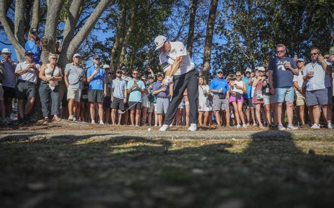 March 21, 2026, Palm Harbor, Florida, USA: Sungjae Im makes his approach shot from the cart path on the 16th hole during the third round of the Valspar Championship Saturday, March 21, 2026 in Palm Harbor. Palm Harbor USA - ZUMAs70_ 20260321_zan_s70_025 Copyright: xChrisxUrsox Palm Harbor USA - ZUMA0851 20260321_zan_s70_025 Copyright: xIMAGO ChrisxUrsox