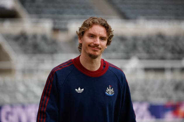 Newcastle United v Sunderland, Premier League Nick Woltemade of Newcastle United arrives for todays game during the Premier League match between Newcastle United and Sunderland at St. James s Park, Newcastle, UK on 22 March 2026. Newcastle St. James s Park Tyne and Wear UK Editorial use only DataCo restrictions apply See www.football-dataco.com , Copyright: xCraigxCowanx PSI-23939-0022
