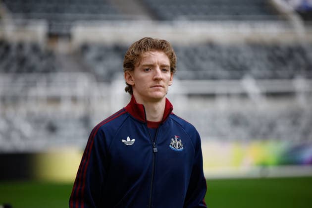 Newcastle United v Sunderland, Premier League Anthony Gordon of Newcastle United arrives for todays game during the Premier League match between Newcastle United and Sunderland at St. James s Park, Newcastle, UK on 22 March 2026. Newcastle St. James s Park Tyne and Wear UK Editorial use only DataCo restrictions apply See www.football-dataco.com , Copyright: xCraigxCowanx PSI-23939-0025