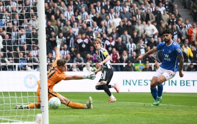 Anthony Gordon of Newcastle United scores their first goal Newcastle United v Sunderland, Premier League, Football, St James Park, Newcastle, UK - 22 Mar 2026Newcastle St James Park United Kingdom EDITORIAL USE ONLY No use with unauthorised audio, video, data, fixture lists, club league logos or live services. Online in-match use limited to 120 images, no video emulation. No use in betting, games or single club league player publications. Copyright: xRichardxLee Shutterstockx 16783326ag