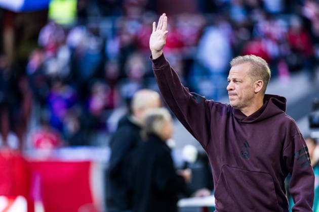 2. Fussball Bundesliga: Fortuna Düsseldorf 1895 - Hertha BSC Berlin; 22.03.2026 Markus Anfang (Trainer Fortuna Düsseldorf) vor Spielbeginn, winkt 2. Fussball Bundesliga, Fortuna Düsseldorf 1895 - Hertha BSC Berlin, Düsseldorf, Merkur Spiel-Arena am 22.03.2026 DFL REGULATIONS PROHIBIT ANY USE OF PHOTOGRAPHS AS IMAGE SEQUENCES AND OR QUASI-VIDEO.