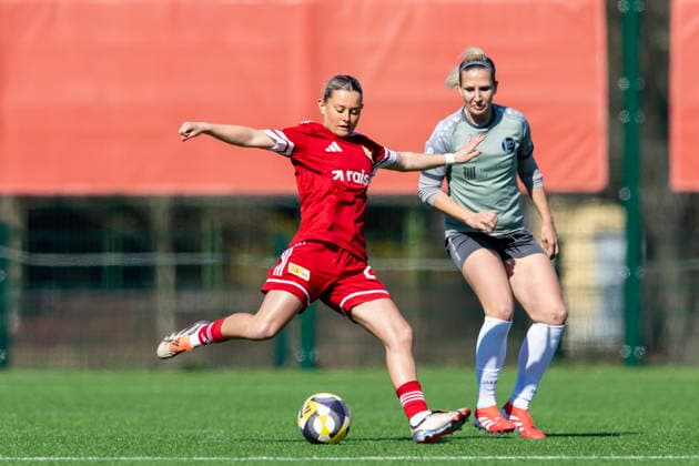 Regionalliga-Nordost Frauen: 1. FC Union Berlin II vs. 1. FFV Erfurt; Berlin; 22.03.2026 Leonie Sophie Köster ( 26; 1. FC Union Berlin II) gegen Mandy Uhl ( 18; 1. FFV Erfurt) Regionalliga-Nordost Frauen: 1. FC Union Berlin II vs. 1. FFV Erfurt; Trainingszentrum Oberspree KR1; 22.03.2026 Copyright: xBEAUTIFULxSPORTS Duehringx