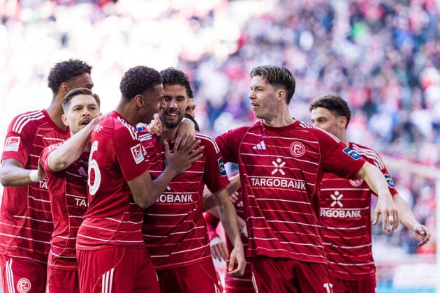 2. Fussball Bundesliga: Fortuna Düsseldorf 1895 - Hertha BSC Berlin; 22.03.2026 Jubel zum 1:0 nach Eigentor von Linus Gechter (Hertha BSC Berlin, 44), Cedric Itten (Fortuna Düsseldorf, 13) jubelt mit seinen Mitspielern 2. Fussball Bundesliga, Fortuna Düsseldorf 1895 - Hertha BSC Berlin, Düsseldorf, Merkur Spiel-Arena am 22.03.2026 DFL REGULATIONS PROHIBIT ANY USE OF PHOTOGRAPHS AS IMAGE SEQUENCES AND OR QUASI-VIDEO.