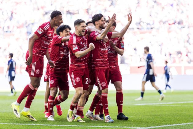 2. Fussball Bundesliga: Fortuna Düsseldorf 1895 - Hertha BSC Berlin; 22.03.2026 Jubel zum 1:0 nach Eigentor von Linus Gechter (Hertha BSC Berlin, 44), Cedric Itten (Fortuna Düsseldorf, 13) jubelt mit seinen Mitspielern 2. Fussball Bundesliga, Fortuna Düsseldorf 1895 - Hertha BSC Berlin, Düsseldorf, Merkur Spiel-Arena am 22.03.2026 DFL REGULATIONS PROHIBIT ANY USE OF PHOTOGRAPHS AS IMAGE SEQUENCES AND OR QUASI-VIDEO.
