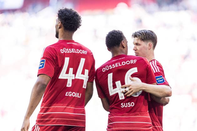 2. Fussball Bundesliga: Fortuna Düsseldorf 1895 - Hertha BSC Berlin; 22.03.2026 Jubel zum 1:0 nach Eigentor von Linus Gechter (Hertha BSC Berlin, 44), Cedric Itten (Fortuna Düsseldorf, 13) jubelt mit seinen Mitspielern 2. Fussball Bundesliga, Fortuna Düsseldorf 1895 - Hertha BSC Berlin, Düsseldorf, Merkur Spiel-Arena am 22.03.2026 DFL REGULATIONS PROHIBIT ANY USE OF PHOTOGRAPHS AS IMAGE SEQUENCES AND OR QUASI-VIDEO.