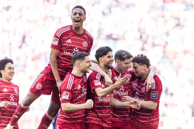 2. Fussball Bundesliga: Fortuna Düsseldorf 1895 - Hertha BSC Berlin; 22.03.2026 Jubel zum 1:0 nach Eigentor von Linus Gechter (Hertha BSC Berlin, 44), Cedric Itten (Fortuna Düsseldorf, 13) jubelt mit seinen Mitspielern 2. Fussball Bundesliga, Fortuna Düsseldorf 1895 - Hertha BSC Berlin, Düsseldorf, Merkur Spiel-Arena am 22.03.2026 DFL REGULATIONS PROHIBIT ANY USE OF PHOTOGRAPHS AS IMAGE SEQUENCES AND OR QUASI-VIDEO.
