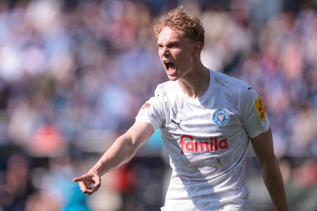 22.03.2026, Fussball, 2. Bundesliga, 27. Spieltag, VfL Bochum 1848 - Holstein Kiel. Kasper Davidsen (Holstein Kiel) bejubelt das Tor zum 0:1. Bochum Vonovia Ruhrstadion NRW Deutschland xRHR-FOTO DEx