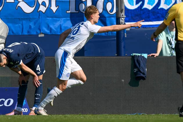 Kasper Davidsen (Kiel 15) jubelt nach dem Tor zum 0:1 20.02.2026 ¢ Fussball ¢ VfL Bochum vs Holstein Kiel , Vonovia Ruhrstadion, Bochum, DFB DFL REGULATIONS PROHIBIT ANY USE OF PHOTOGRAPHS AS IMAGE SEQUENCES AND OR QUASI-VIDEO