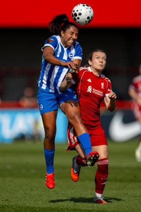 Football - FA Women™s Super League - Brighton & Hove Albion FC Women v Liverpool FC Women CRAWLEY, ENGLAND - Sunday, March 22, 2026: Liverpool s Beata Olsson challenges for a header with Brighton & Hove Albion s Manuela Vanegas (L) during the FA Women™s Super League match between Brighton & Hove Albion FC Women and Liverpool FC Women at Broadfield Stadium. (Photo by David Rawcliffe Propaganda) CRAWLEY Broadfield Stadium WEST SUSSEX ENGLAND  Copyright: xPropagandax P2026-03-22-Brighton_W_Liverpool_W-130