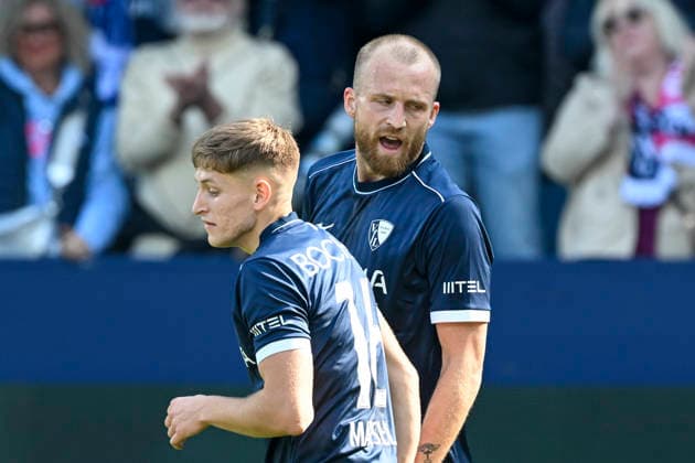 Philipp Hofmann (Bochum 33) jubelt nach dem Tor zum 1:1 mit Callum Marshall (Bochum 16) 20.02.2026 ¢ Fussball ¢ VfL Bochum vs Holstein Kiel , Vonovia Ruhrstadion, Bochum, DFB DFL REGULATIONS PROHIBIT ANY USE OF PHOTOGRAPHS AS IMAGE SEQUENCES AND OR QUASI-VIDEO