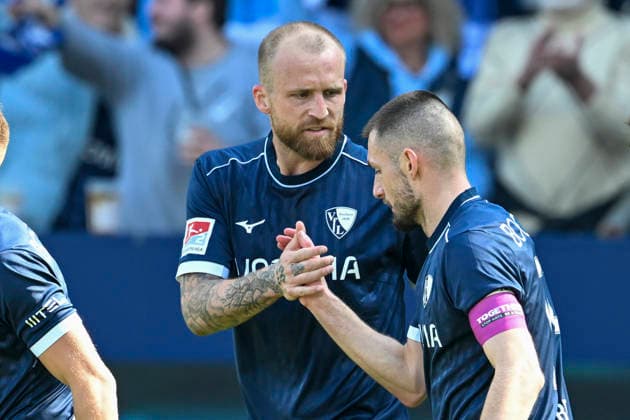 Philipp Hofmann (Bochum 33) jubelt nach dem Tor zum 1:1 Matus Bero (Bochum 19) 20.02.2026 ¢ Fussball ¢ VfL Bochum vs Holstein Kiel , Vonovia Ruhrstadion, Bochum, DFB DFL REGULATIONS PROHIBIT ANY USE OF PHOTOGRAPHS AS IMAGE SEQUENCES AND OR QUASI-VIDEO