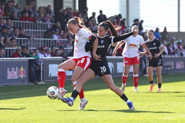 Google Pixel Frauen-Bundesliga, RB Leipzig - SC Freiburg; 22.03.2026 Lou-Ann Joly (6, RB Leipzig) gegen Leela Egli (20, SC Freiburg). Fußball, Google Pixel Frauen-Bundesliga, Saison 2025 2026, 21. Spieltag: RB Leipzig vs. SC Freiburg am 22.03.2026, Trainingszentrum Cottaweg, Leipzig. DFB REGULATIONS PROHIBIT ANY USE OF PHOTOGRAPHS AS IMAGE SEQUENCES AND OR QUASI-VIDEO. Copyright: xBEAUTIFULxSPORTS JanxKaeferx