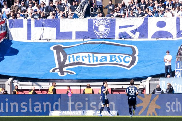 2. Fussball Bundesliga: Fortuna Düsseldorf 1895 - Hertha BSC Berlin; 22.03.2026 Dawid Kownacki (Hertha BSC Berlin, 9) schießt das 1:3, jubelt aber gegen seinen alten Verein nicht 2. Fussball Bundesliga, Fortuna Düsseldorf 1895 - Hertha BSC Berlin, Düsseldorf, Merkur Spiel-Arena am 22.03.2026 DFL REGULATIONS PROHIBIT ANY USE OF PHOTOGRAPHS AS IMAGE SEQUENCES AND OR QUASI-VIDEO.