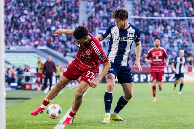 2. Fussball Bundesliga: Fortuna Düsseldorf 1895 - Hertha BSC Berlin; 22.03.2026 Zweikampf Jordi Leander Paulina (Fortuna Düsseldorf, 27), Linus Gechter (Hertha BSC Berlin, 44) 2. Fussball Bundesliga, Fortuna Düsseldorf 1895 - Hertha BSC Berlin, Düsseldorf, Merkur Spiel-Arena am 22.03.2026 DFL REGULATIONS PROHIBIT ANY USE OF PHOTOGRAPHS AS IMAGE SEQUENCES AND OR QUASI-VIDEO.