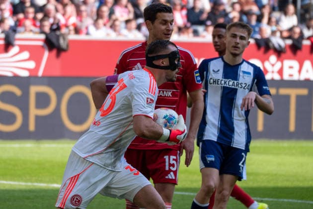 Deutschland: 2.Bundesliga 2025 26 Fortuna Düsseldorf vs Hertha BSC, 27. Spieltag - 22.03.2026 - MERKUR SPIEL-ARENA (Düsseldorf): fängt den Ball Florian Kastenmeier (Fortuna Düsseldorf,33)
