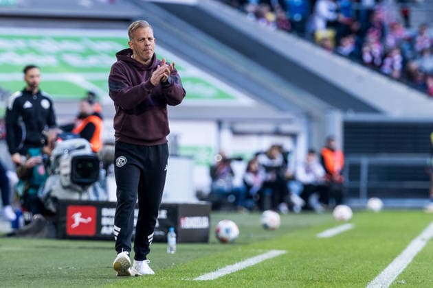 2. Fussball Bundesliga: Fortuna Düsseldorf 1895 - Hertha BSC Berlin; 22.03.2026 Markus Anfang (Trainer Fortuna Düsseldorf) applaudiert 2. Fussball Bundesliga, Fortuna Düsseldorf 1895 - Hertha BSC Berlin, Düsseldorf, Merkur Spiel-Arena am 22.03.2026 DFL REGULATIONS PROHIBIT ANY USE OF PHOTOGRAPHS AS IMAGE SEQUENCES AND OR QUASI-VIDEO.