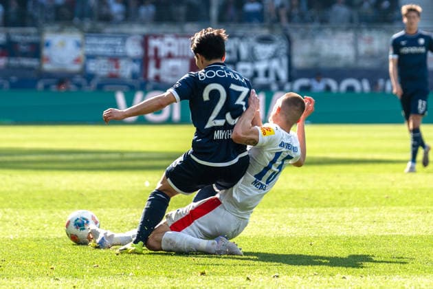 Deutschland: 2. Bundesliga 2025 2026 27. Spieltag, VfL Bochum vs. Holstein Kiel Sonntag, 22.03.2026 Vonovia Ruhr Stadion, Nordrhein-Westfalen Koji Miyoshi (VfL Bochum, 23) Ivan Nekic (Holstein Kiel, 13)