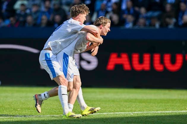 Jonas Therkelsen (Kiel 10) jubelt nach dem Tor zum 2:3 mit Phil Harres (Kiel 19) 20.02.2026 ¢ Fussball ¢ VfL Bochum vs Holstein Kiel , Vonovia Ruhrstadion, Bochum, DFB DFL REGULATIONS PROHIBIT ANY USE OF PHOTOGRAPHS AS IMAGE SEQUENCES AND OR QUASI-VIDEO