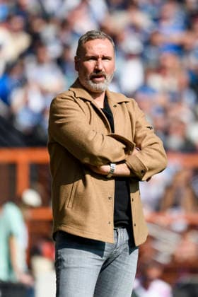Trainer Tim Walter (Holstein Kiel) schaut waehrend des spiels der 2. Bundesliga zwischen VfL Bochum und Holstein Kiel, Vonovia Ruhrstadion am 22. March 2026 in Bochum, Deutschland. (Foto von Max Maiwald DeFodi Images) +++ Trainer Tim Walter (Holstein Kiel) looks on during the 2. Bundesliga match between VfL Bochum and Holstein Kiel at Vonovia Ruhrstadion on March 22, 2026 in Bochum, Germany. (Photo by Max Maiwald DeFodi Images) (Photo by Max Maiwald DeFodi Images) -