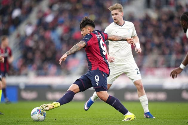 Bologna s Santiago Castro fights for the ball with Lazio™s Kenneth Taylor during the Serie A soccer match between Bologna and Lazio at the Renato Dall™Ara Stadium in Bologna, north Italy - Sunday, March 22, 2026 -  Copyright: xMassimoxPaolone LaPressex