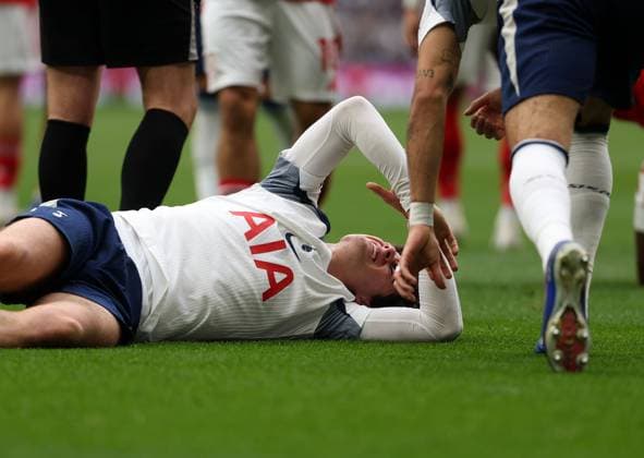 Archie Gray of Tottenham Hotspur lies injured Tottenham Hotspur v Nottingham Forest, Football, Premier League, Tottenham Hotspur Stadium, London, UK - 22 03 2026 EDITORIAL USE ONLY No use with unauthorised audio, video, data, fixture lists (outside the EU), club league logos or live services. Online in-match use limited to 45 images (+15 in extra time). No use to emulate moving images. No use in betting, games or Copyright: xAnthonyxHanc Shutterstockx 16785849i