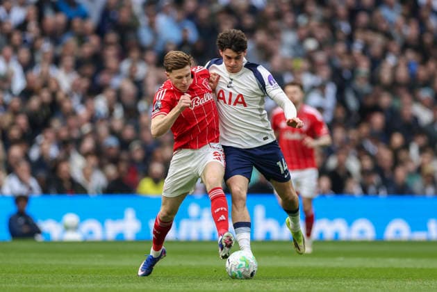 Tottenham Hotspur v Nottingham Forest, Premier League Nottingham Forest midfielder Elliot Anderson (8) and Tottenham Hotspur midfielder Archie Gray (14) battle during the Tottenham Hotspur v Nottingham Forest Premier League match at the Tottenham Hotspur Stadium, London, England on 22 March 2026 Credit: Phil Duncan Every Second Media Editorial use only. All images are copyright Every Second Media Limited. No images may be reproduced without prior permission. All rights reserved. Premier League and Football League images are subject to licensing agreements with Football DataCo Limited. see https: www.football-dataco.com Copyright: xIMAGO EveryxSecondxMediax ESM-1867-0016 PhilxDuncanx xEveryxSecondxMediax