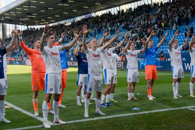 Schlussjubel Schlußjubel Emotion Freude der Mannschaft von Kiel vor der Fankurve den Fans dem Fanblock 20.02.2026 ¢ Fussball ¢ VfL Bochum vs Holstein Kiel , Vonovia Ruhrstadion, Bochum, DFB DFL REGULATIONS PROHIBIT ANY USE OF PHOTOGRAPHS AS IMAGE SEQUENCES AND OR QUASI-VIDEO