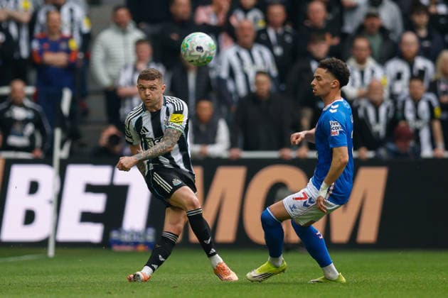 Newcastle United v Sunderland, Premier League Kieran Trippier of Newcastle United clears whilst under pressure from Chemsdine Talbi of Sunderland during the Premier League match between Newcastle United and Sunderland at St. James s Park, Newcastle, UK on 22 March 2026. Newcastle St. James s Park Tyne and Wear UK Editorial use only DataCo restrictions apply See www.football-dataco.com , Copyright: xCraigxCowanx PSI-23939-0104