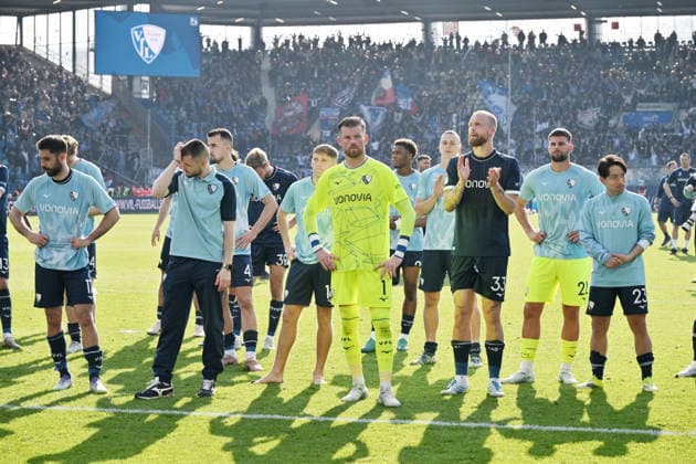 Bochums Spieler nach der Niederlage, vorne v.li., Gerrit Holtmann (VfL Bochum), Matus Bero (VfL Bochum), Torwart Timo Horn (VfL Bochum), Philipp Hofmann (VfL Bochum) 22.03.2026, Fussball 2. Bundesliga, Saison 2025 2026, 27. Spieltag, VfL Bochum - Holstein Kiel DFL regulations prohibit any use of photographs as image sequences and or quasi-video Bochum Vonovia Ruhrstadion Nordrhein Westfalen Deutschland