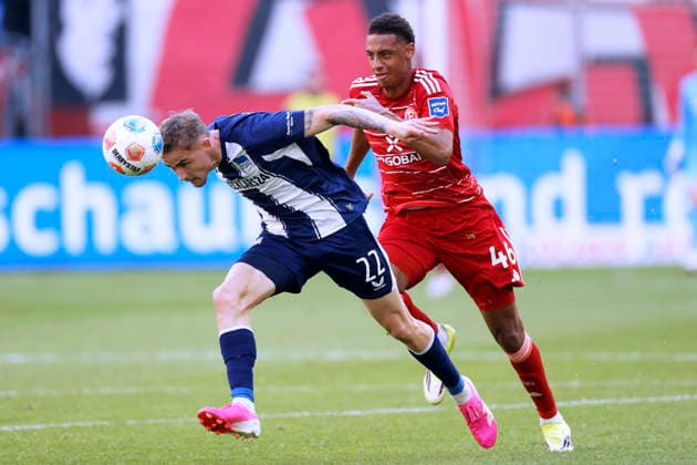 Sport Bilder des Tages WINKLER Marten Team Hertha BSC mit SUSO 2. Fussball Bundesliga Saison 2025-2026 Spiel Fortuna Duesseldorf - Hertha BSC 2 : 5 am 22.03. 2026 in Duesseldorf DFL REGULATIONS PROHIBIT ANY USE OF PHOTOGRAPHS as IMAGE SEQUENCES and or QUASI-VIDEO