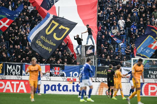 Como 1907 v Pisa SC - Serie A Calcio Como supporters during the Italian Serie A football match between Calcio Como and Pisa Sporting Club at the Giuseppe Senigallia stadium in Como, Italy, on March 22, 2026. Como Italy  Copyright: xTizianoxBallabiox originalFilename:ballabio-calcioco260322_npi3r.jpg