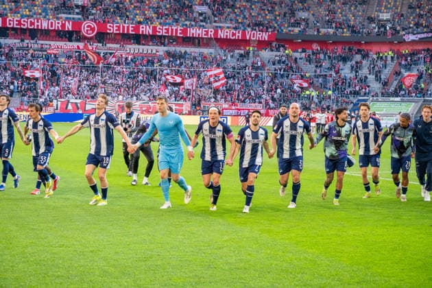 Deutschland: 2.Bundesliga 2025 26 Fortuna Düsseldorf vs Hertha BSC, 27. Spieltag - 22.03.2026 - MERKUR SPIEL-ARENA (Düsseldorf): jubelt nach dem Sieg Fabian Reese (Hertha BSC,11) Tjark Ernst (Hertha BSC,1) Luca Schuler (Hertha BSC,18)