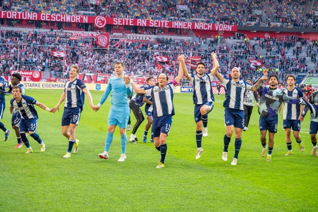 Deutschland: 2.Bundesliga 2025 26 Fortuna Düsseldorf vs Hertha BSC, 27. Spieltag - 22.03.2026 - MERKUR SPIEL-ARENA (Düsseldorf): jubelt nach dem Sieg Fabian Reese (Hertha BSC,11) Tjark Ernst (Hertha BSC,1) Luca Schuler (Hertha BSC,18)