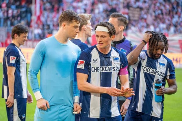 Deutschland: 2.Bundesliga 2025 26 Fortuna Düsseldorf vs Hertha BSC, 27. Spieltag - 22.03.2026 - MERKUR SPIEL-ARENA (Düsseldorf): jubelt nach dem Sieg Fabian Reese (Hertha BSC,11) Tjark Ernst (Hertha BSC,1)
