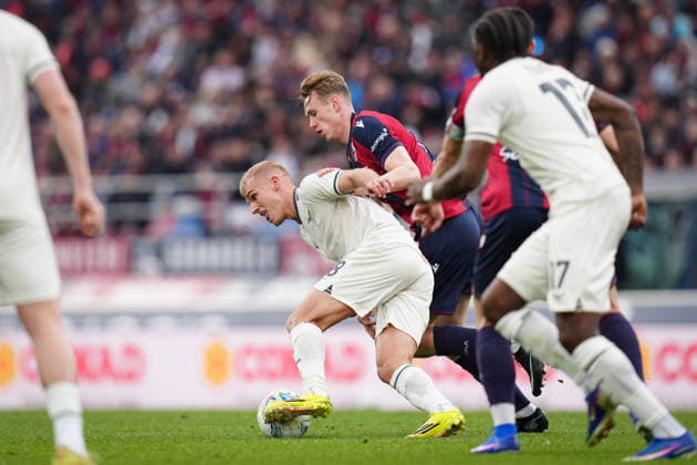 LazioÕs Gustav Isaksen fights for the ball with Bologna s Torbjorn Heggem during the Serie A soccer match between Bologna and Lazio at the Renato DallÕAra Stadium in Bologna, north Italy - Sunday, March 22, 2026 -  Copyright: xMassimoxPaolone LaPressex