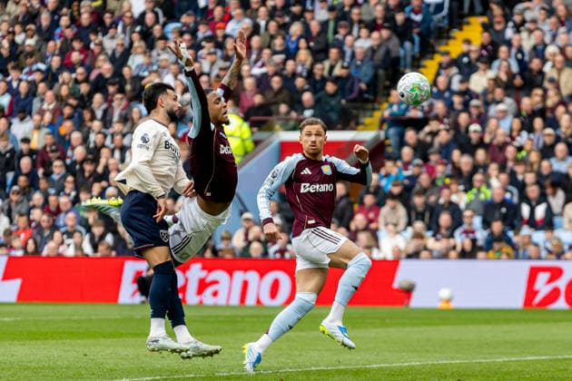 Aston Villa v West Ham United, Premier League Aston Villa defender Ezri Konsa (4) tries to claim foul during the Premier League match between Aston Villa and West Ham United at Villa Park, Birmingham, UK on 22 March 2026. Birmingham Villa Park West Midlands UK Editorial use only DataCo restrictions apply See www.football-dataco.com , Copyright: xManjitxNarotrax PSI-23950-0019