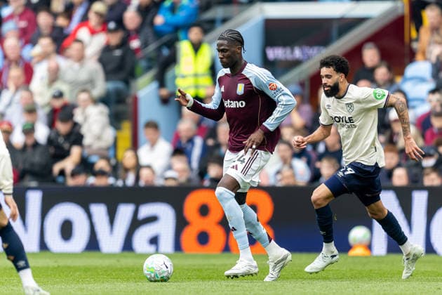 Aston Villa v West Ham United, Premier League Aston Villa midfielder Amadou Onana (24) runs forward with ball during the Premier League match between Aston Villa and West Ham United at Villa Park, Birmingham, UK on 22 March 2026. Birmingham Villa Park West Midlands UK Editorial use only DataCo restrictions apply See www.football-dataco.com , Copyright: xManjitxNarotrax PSI-23950-0028