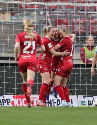 22.03.2026 - Fussball - Saison 2025 2026 - 1. Frauen - Fussball - Bundesliga - 21. Spieltag: 1. FC Nürnberg FCN ( Club ) - 1. FC Köln - Sportfoto Zink DaMa - xdaxmax - Jubel Freude Torjubel nach Tor zum 0:1 - Laura Donhauser (25, 1. FC Köln ) und Mannschaft Team jubelt freut sich - Torschütze: Laura Donhauser (25, 1. FC Köln )