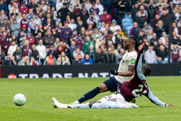 Aston Villa v West Ham United, Premier League Aston Villa midfielder Amadou Onana (24) tackles West Ham United defender Aaron Wan-Bissaka (29) during the Premier League match between Aston Villa and West Ham United at Villa Park, Birmingham, UK on 22 March 2026. Birmingham Villa Park West Midlands UK Editorial use only DataCo restrictions apply See www.football-dataco.com , Copyright: xManjitxNarotrax PSI-23950-0035