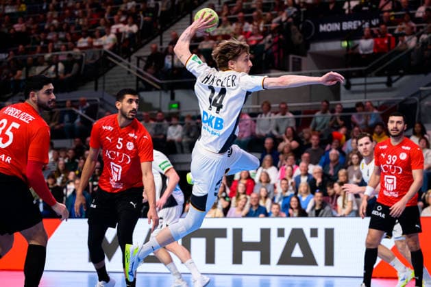 Bremen: Handball Länderspiel - Deutschland - Ägypten Mathis Häseler Haeseler (Deutschland) Bremen ÖVB Arena Deutschland