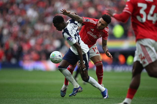 Tottenham Hotspur v Nottingham Forest, Premier League Tottenham Hotspur Midfielder Pape Matar Sarr (29) under Pressure from Nottingham Forest Forward Igor Jesus (19) during the Premier League match between Tottenham Hotspur and Nottingham Forest at Tottenham Hotspur Stadium, London, UK on 22 March 2026. London Tottenham Hotspur Stadium London UK Editorial use only DataCo restrictions apply See www.football-dataco.com , Copyright: xChrisxFoxwellx PSI-23945-0068