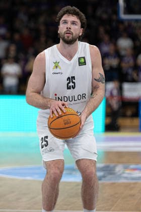 ProA, BG Goettingen vs. Artland Dragons, Sparkassen-Arena Goettingen; 22.03.2026 ProA, Goettingen, Germany - 22.03.2026: Ben Burnham (Artland Dragons, 25) beim Freiwurf, Barmer ProA 2. Basketball Bundesliga, Spiel der BG Goettingen vs. Artland Dragons, Sparkassen-Arena Goettingen Copyright: xBEAUTIFULxSPORTS Freudensteinx