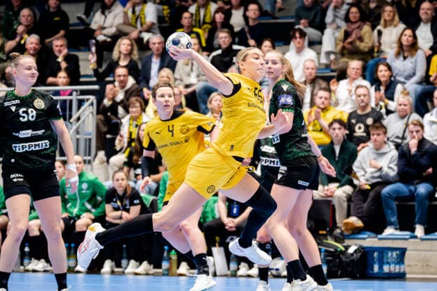 Hamm, 22.03.2026, Handball, Damen, EHF Champions League, Play-offs, 2025 2026: BVB Borussia Dortmund FTC Rail-Cargo Hungaria Dana Bleckmann (BVB, 66) beim Torwurf Hamm Westpress Arena NRW Germany