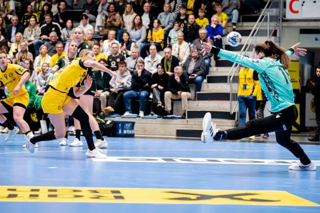 Hamm, 22.03.2026, Handball, Damen, EHF Champions League, Play-offs, 2025 2026: BVB Borussia Dortmund FTC Rail-Cargo Hungaria Dana Bleckmann (BVB, 66) beim Torwurf Hamm Westpress Arena NRW Germany