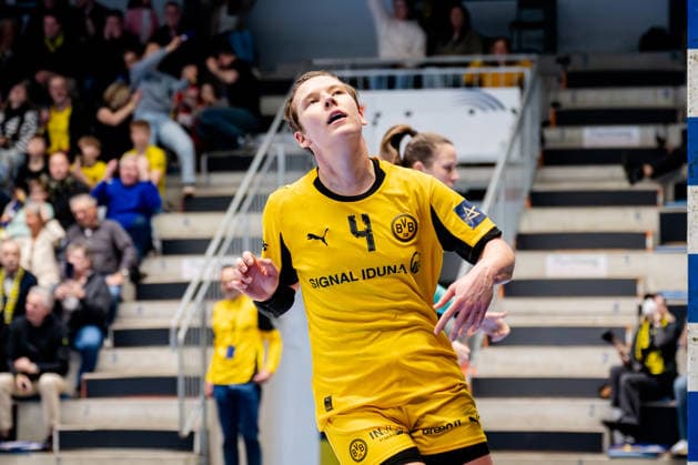 Hamm, 22.03.2026, Handball, Damen, EHF Champions League, Play-offs, 2025 2026: BVB Borussia Dortmund FTC Rail-Cargo Hungaria Alina Grijseels (BVB, 4) schaut frustriert nach oben nach einem Fehlwurf Hamm Westpress Arena NRW Germany