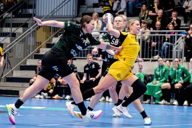 Hamm, 22.03.2026, Handball, Damen, EHF Champions League, Play-offs, 2025 2026: BVB Borussia Dortmund FTC Rail-Cargo Hungaria Dana Bleckmann (BVB, 66) im Zweikampf mit Dragana Cvijic (FTC Rail-Cargo Hungaria, 72) Hamm Westpress Arena NRW Germany