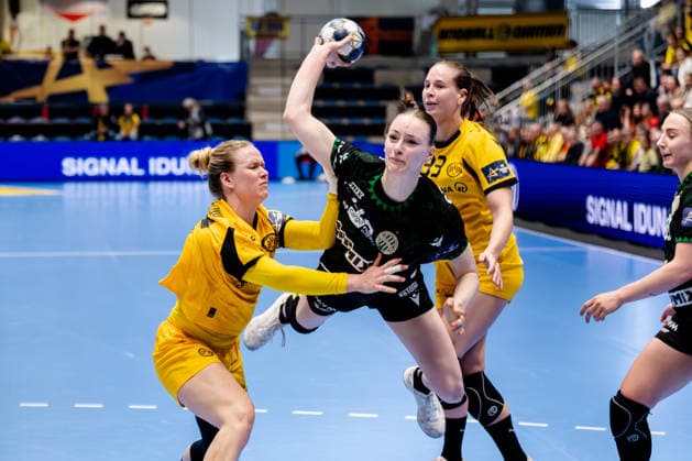 Hamm, 22.03.2026, Handball, Damen, EHF Champions League, Play-offs, 2025 2026: BVB Borussia Dortmund FTC Rail-Cargo Hungaria Anna Szeibert (FTC Rail-Cargo Hungaria, 49) beim Torwurf Hamm Westpress Arena NRW Germany