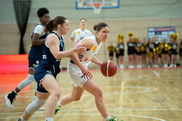 Anna Suckstorff (Lions, 8), Lovisa Hjern (Luchse, 3), Syntainics MBC vs. TK Hannover Luchse, Frauen, Basketball, 1. Bundesliga, DBBL, Hauptrunde, 21. Spieltag, Saison 2025 26, 22.03.2026. Halle SWH Arena Sachsen-Anhalt Deutschland
