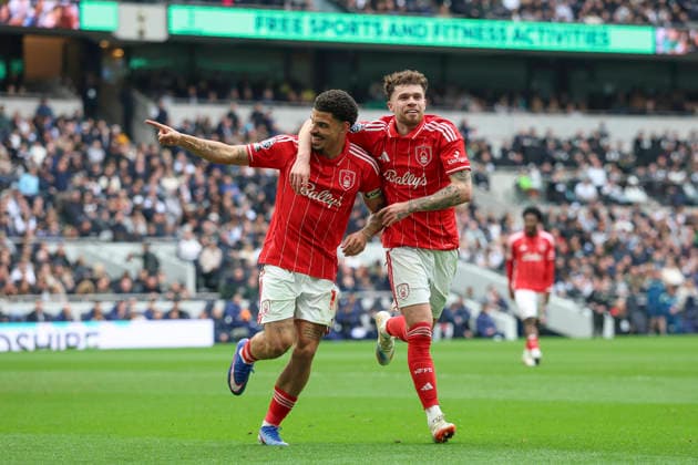 Tottenham Hotspur v Nottingham Forest, Premier League Nottingham Forest midfielder Morgan Gibbs-White (10) scores a GOAL 0-2 and celebrates with Nottingham Forest defender Neco Williams (3) during the Tottenham Hotspur v Nottingham Forest Premier League match at the Tottenham Hotspur Stadium, London, England on 22 March 2026 Credit: Phil Duncan Every Second Media Editorial use only. All images are copyright Every Second Media Limited. No images may be reproduced without prior permission. All rights reserved. Premier League and Football League images are subject to licensing agreements with Football DataCo Limited. see https: www.football-dataco.com Copyright: xIMAGO EveryxSecondxMediax ESM-1867-0058 PhilxDuncanx xEveryxSecondxMediax